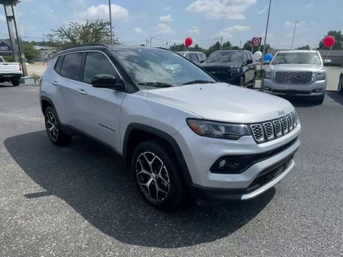 Used 2024 Jeep Compass Limited image 3
