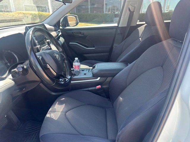 Used 2021 Toyota Highlander LE FWD image 10
