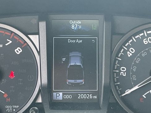 Used 2023 Toyota Tacoma TRD Off-Road image 9