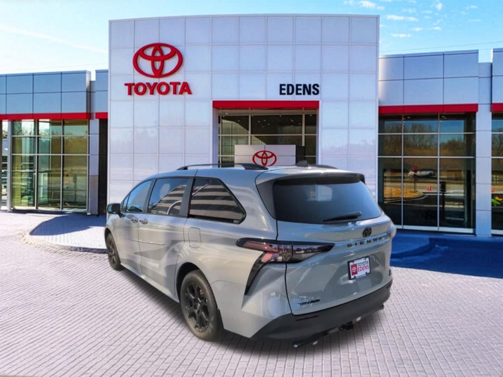 New 2026 Toyota Sienna XLE Woodland Edition AWD/4WD image 7