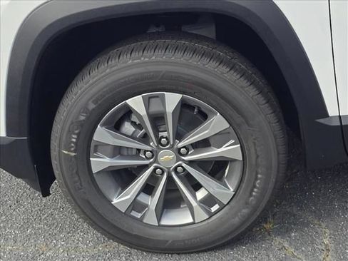 New 2026 Chevrolet Equinox LT FWD image 30