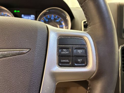 Used 2016 Chrysler Town & Country Touring-L w/ Driver Convenience Group FWD image 20
