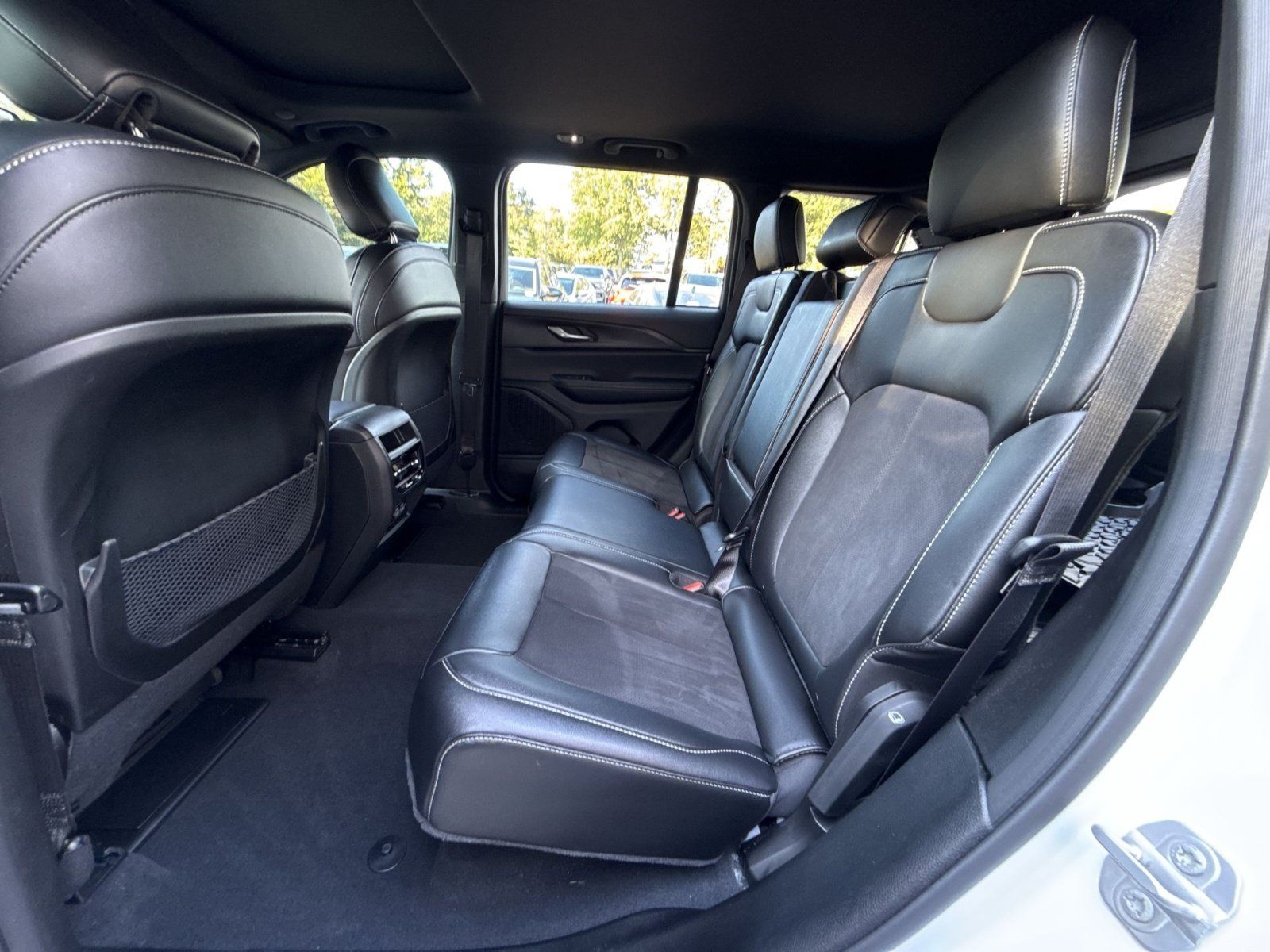 Used 2024 Jeep Grand Cherokee Altitude AWD/4WD image 24