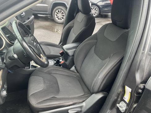Used 2015 Jeep Cherokee Latitude FWD image 28