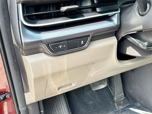 Used 2025 Kia Carnival FWD image 10