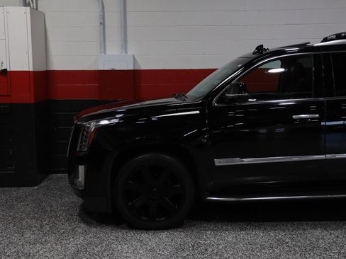 Used 2016 Cadillac Escalade ESV Luxury image 21
