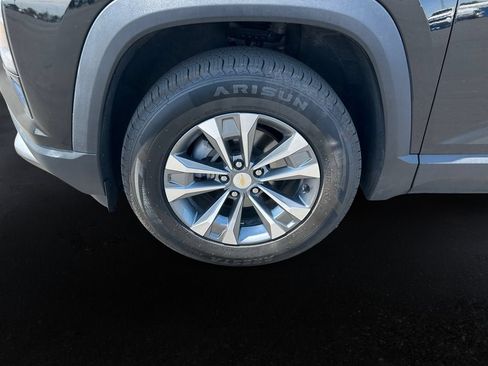Certified 2025 Chevrolet Equinox LT w/ Convenience Package II AWD/4WD image 9