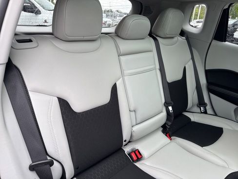 Used 2019 Jeep Compass Latitude w/ Cold Weather Group AWD/4WD image 23