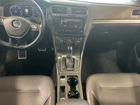 Used 2018 Volkswagen e-Golf SEL Premium image 4