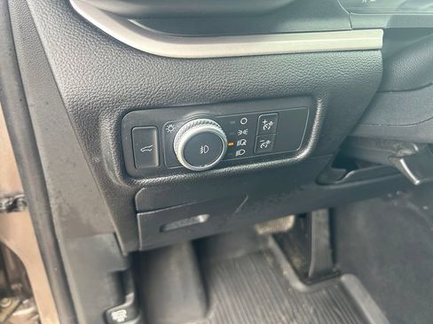 Used 2021 Ford Explorer XLT w/ Equipment Group 202A AWD/4WD image 19