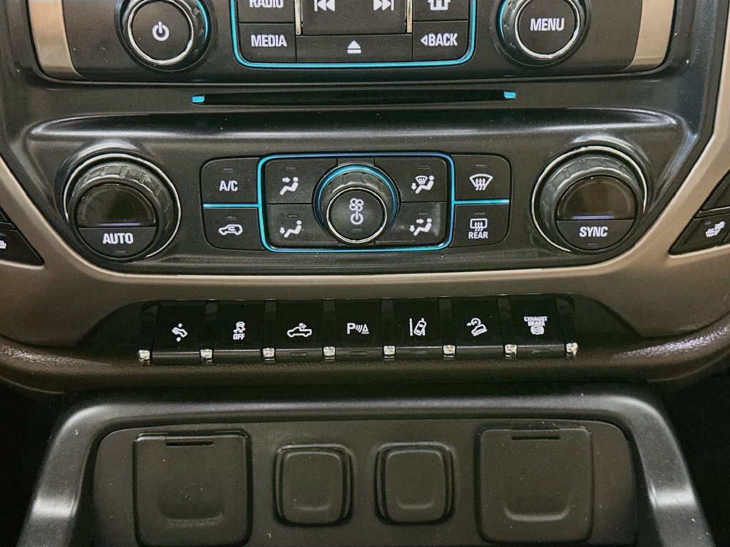 Used 2019 GMC Sierra 2500 Denali w/ Duramax Plus Package AWD/4WD image 18