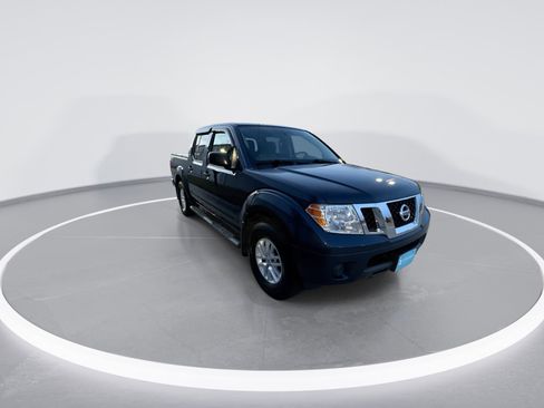 Used 2019 Nissan Frontier SV image 2