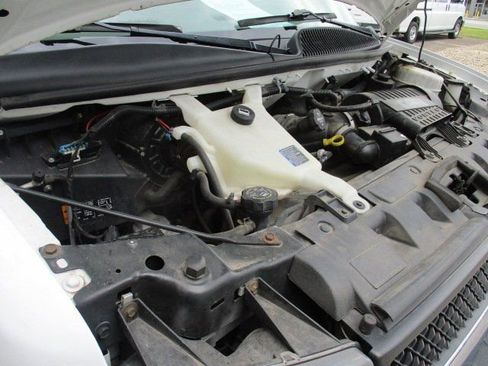 Used 2020 Chevrolet Express 4500 w/ Power Convenience Package image 16