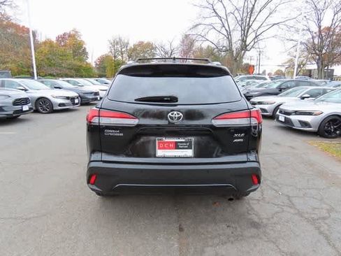 Used 2024 Toyota Corolla Cross XLE image 5
