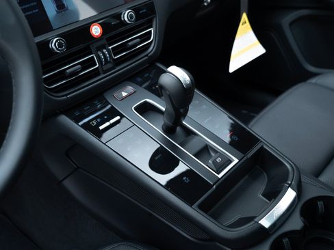 New 2026 Porsche Macan image 26