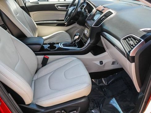Used 2017 Ford Edge Titanium FWD image 17