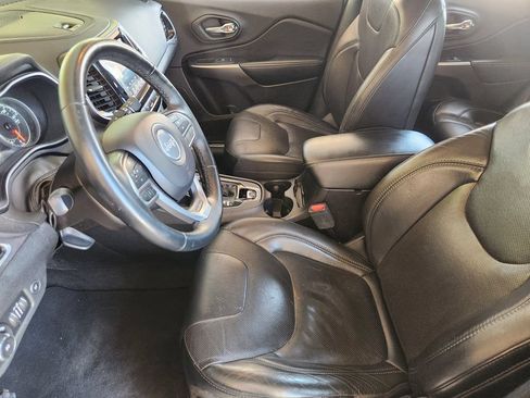 Used 2019 Jeep Cherokee Limited FWD image 14