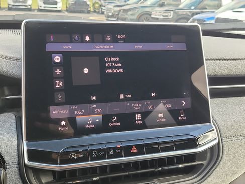 Used 2023 Jeep Compass Sport image 21