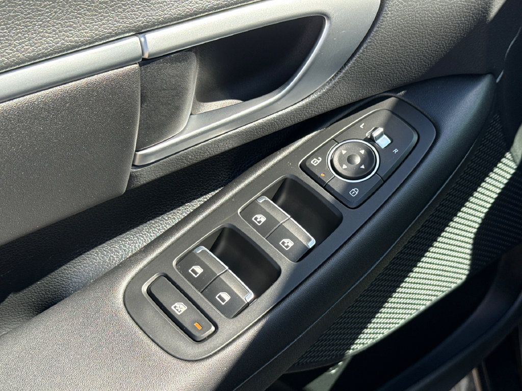 Used 2024 Hyundai Sonata SEL w/ Convenience Package FWD image 19