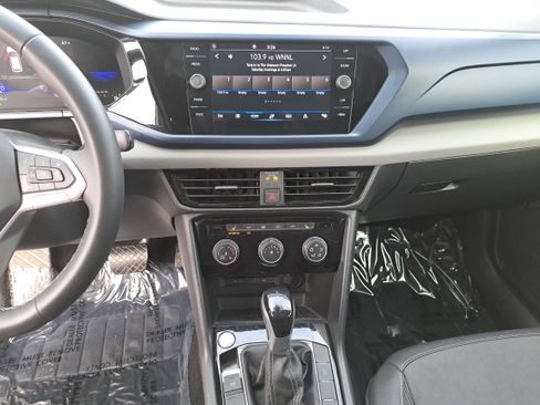 Certified 2023 Volkswagen Taos SE image 19