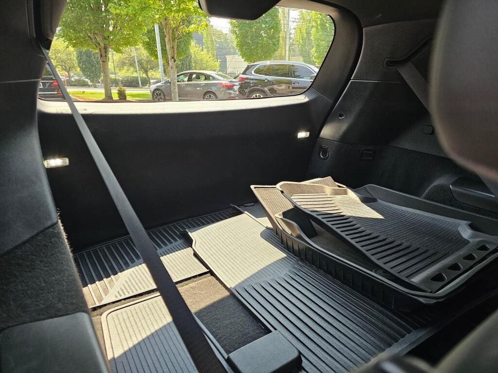Used 2024 Cadillac XT6 Sport w/ Technology Package AWD/4WD image 13