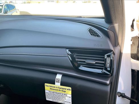 Used 2025 Acura RDX SH-AWD image 17