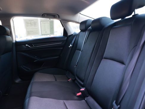 Used 2018 Honda Accord EX image 32