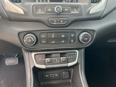 Used 2024 GMC Terrain SLE FWD image 16