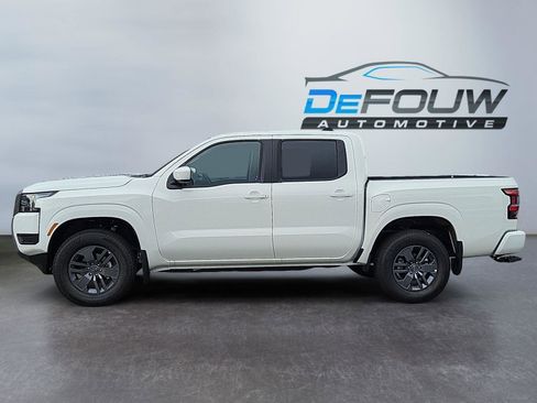 Used 2025 Nissan Frontier SV image 6