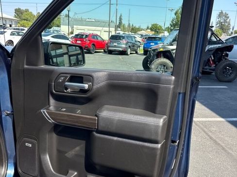 Used 2019 Chevrolet Silverado 1500 LT Trail Boss AWD/4WD image 17