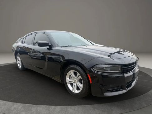 Used 2022 Dodge Charger SXT w/ Leather Interior Group image 3
