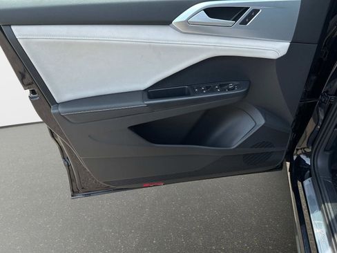 New 2025 Volkswagen Taos SE image 13