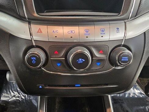 Used 2018 Dodge Journey SE w/ Connectivity Group FWD image 17