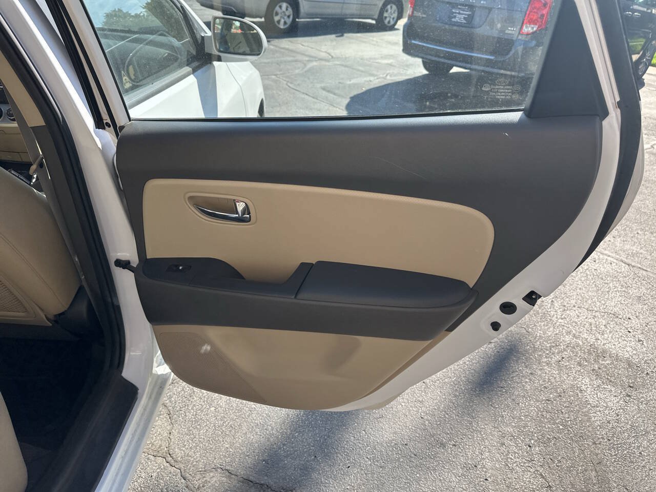 Used 2010 Hyundai Elantra GLS FWD image 10