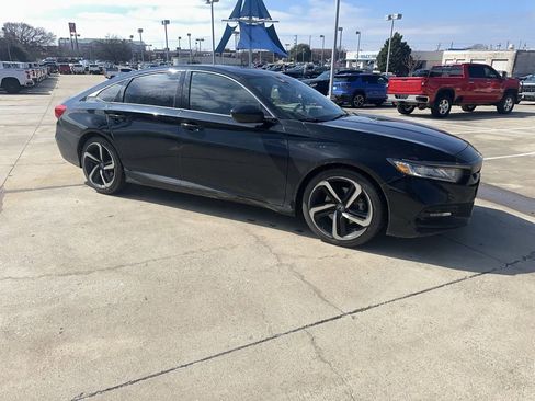 Used 2019 Honda Accord Sport image 2