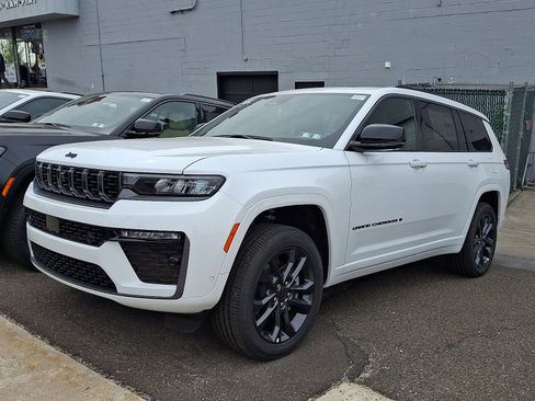 New 2026 Jeep Grand Cherokee L Limited AWD/4WD image 3