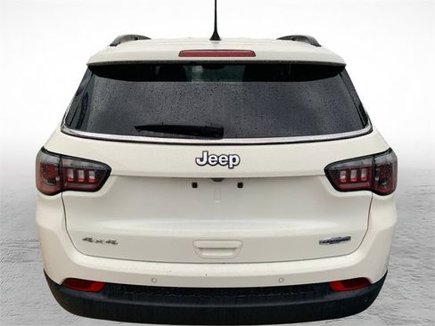 Used 2018 Jeep Compass Latitude w/ Popular Equipment Group AWD/4WD image 3