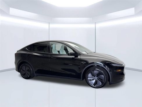 Used 2026 Tesla Model Y AWD image 7