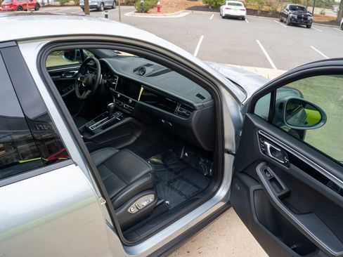 Used 2022 Porsche Macan image 15