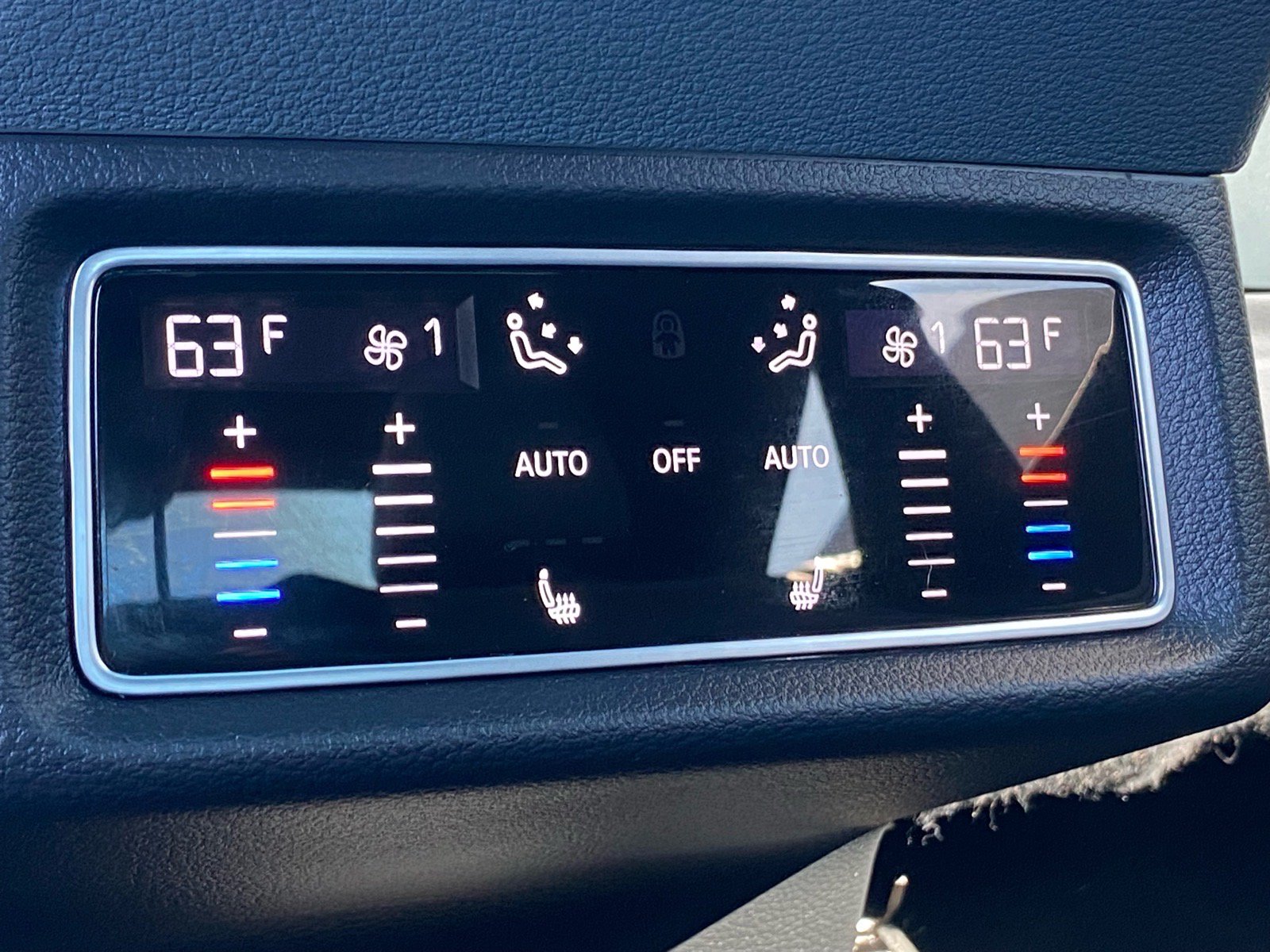 Used 2023 Audi e-tron Prestige w/ Prestige Package AWD/4WD image 24