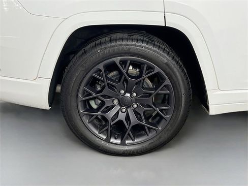 Used 2023 Jeep Grand Cherokee L Summit w/ Advanced Protech Group IV image 40