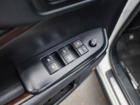 Used 2018 Toyota Highlander Limited FWD image 13