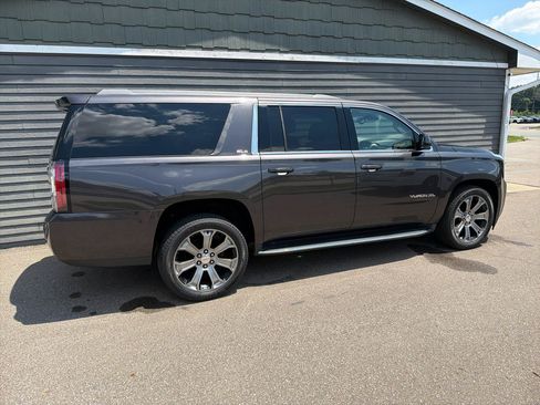 Used 2017 GMC Yukon XL SLE w/ Convenience Package AWD/4WD image 7