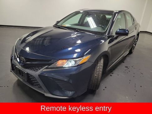 Used 2019 Toyota Camry SE image 4