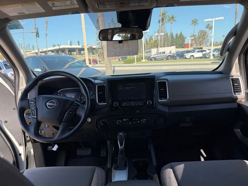Used 2022 Nissan Frontier SV w/ Technology Package AWD/4WD image 18