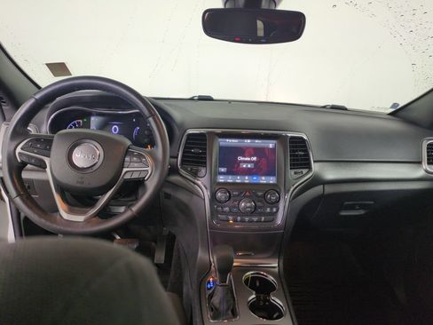 Used 2018 Jeep Grand Cherokee Laredo AWD/4WD image 12