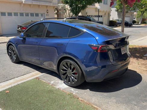 Used 2022 Tesla Model Y Performance AWD/4WD image 3