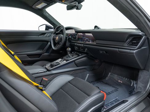 Used 2026 Porsche 911 GT3 RWD image 36