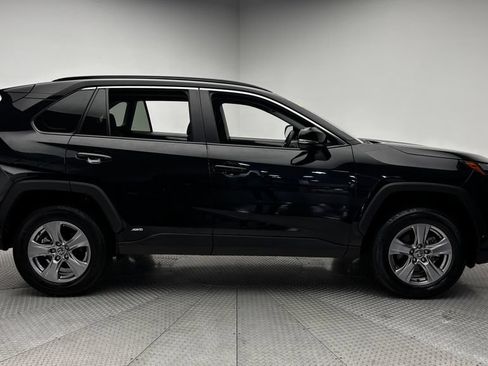 Used 2024 Toyota RAV4 LE AWD/4WD image 40