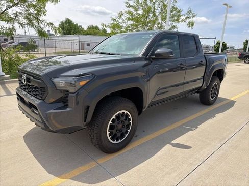 Used 2024 Toyota Tacoma TRD Off-Road w/ TRD Off Road Upgrade Package AWD/4WD image 7